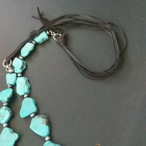 Beautiful Turquoise Color Howlite Necklace - Picture 5 of 5